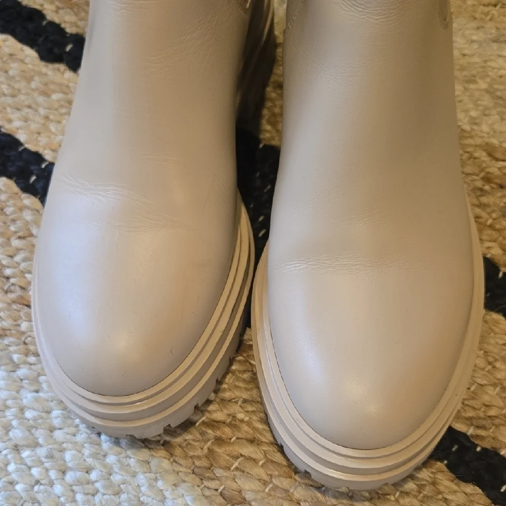Gianvito Rossi Chester Light Beige Chelsea Boots, Leather, Sz7, Quiet Luxury